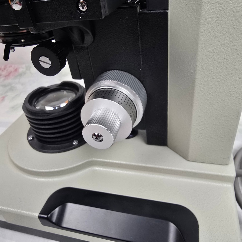 Vintage Bausch & Lomb Galen II Compound‎ Microscope, circa 1980s, Made in Japan. - Picture 10 of 17
